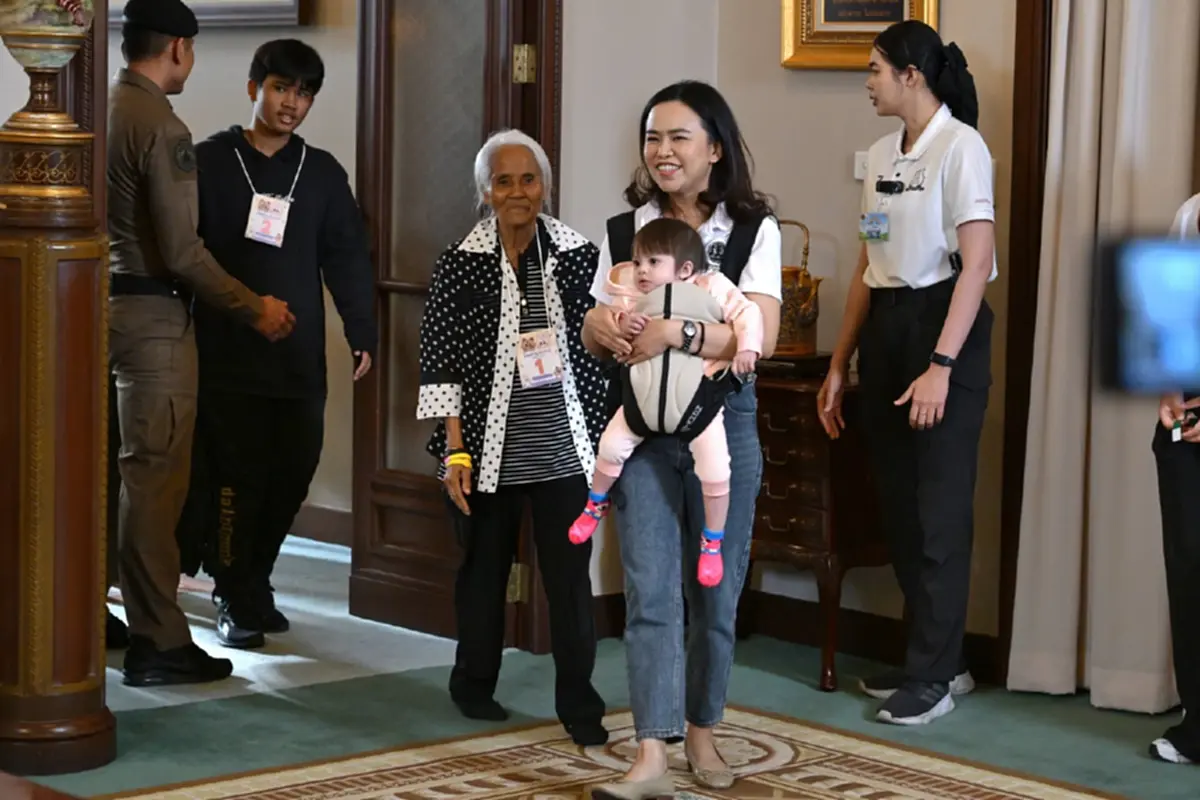 ทำเนียบฯคึกคัก "น้องชมพู่" นั่งเก้าอี้นายก คนแรก วันเด็กแห่งชาติ