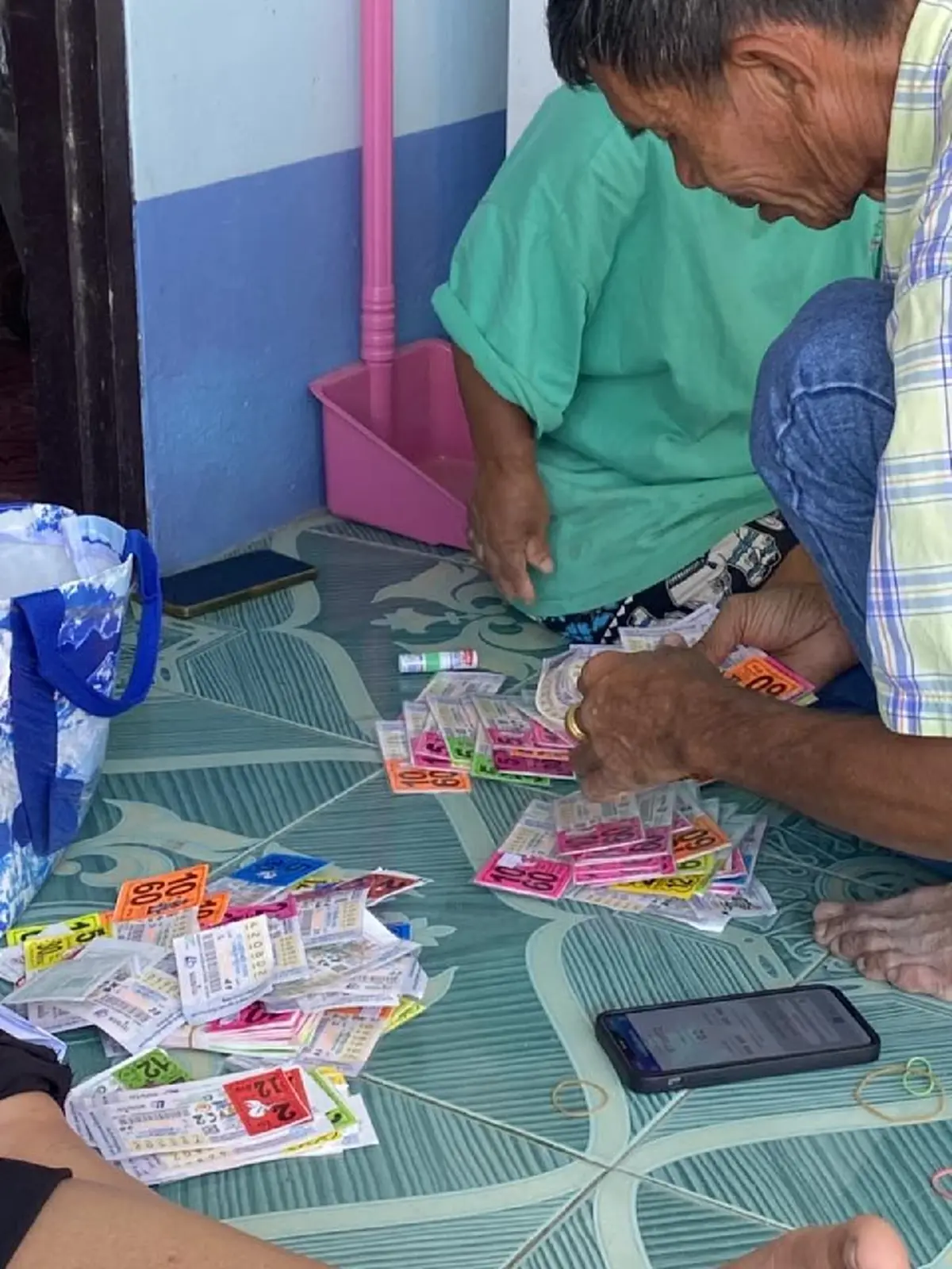 รู้แล้ว "ลุงสันต์" ได้เลขท้าย 2 ตัว สุดเฮงจากใคร ชี้ไม่ใช่งวดแรก