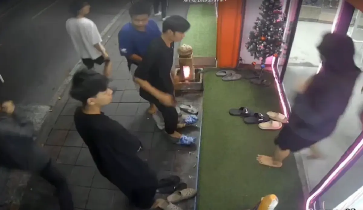 เจอคนจริง"ลูกจ้าง"สุดทน ลุยเดี่ยว ถูกแก๊งลูกค้าเขมรแซว เลดี้บอย