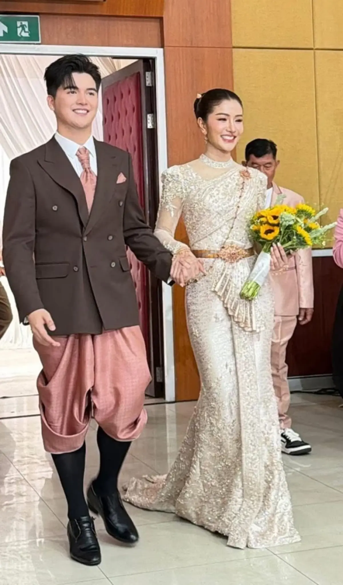 แพรวพราว - ซัน วงศธร แต่งแล้วจ้า เห็นสินสอดแล้ว บอกเลยว่าสมฐานะ