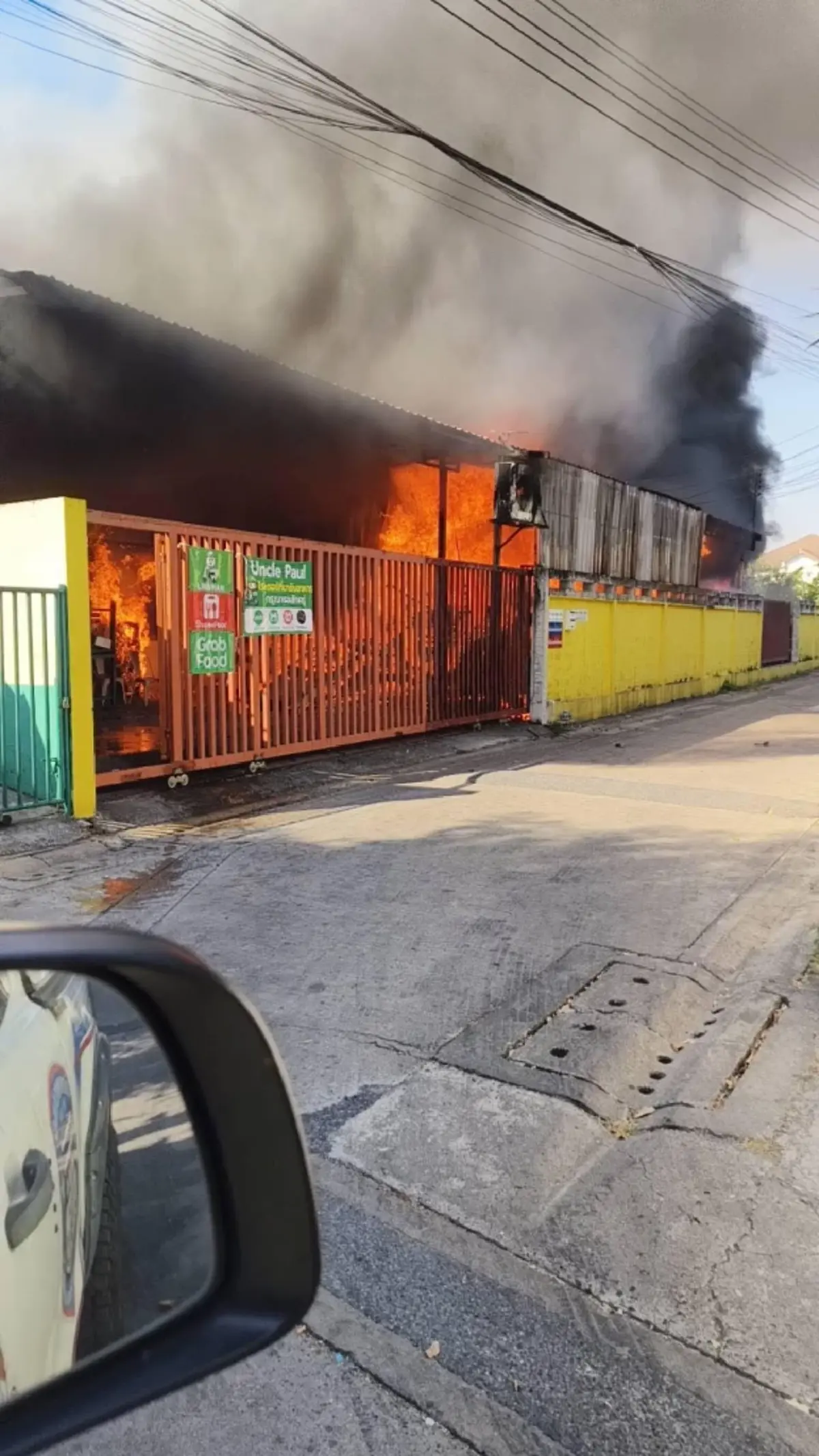 เกิดเหตุไฟไหม้โกดังโรงงานผลิตเครื่องมือแพทย์ ในซอยแจ้งวัฒนะ 10