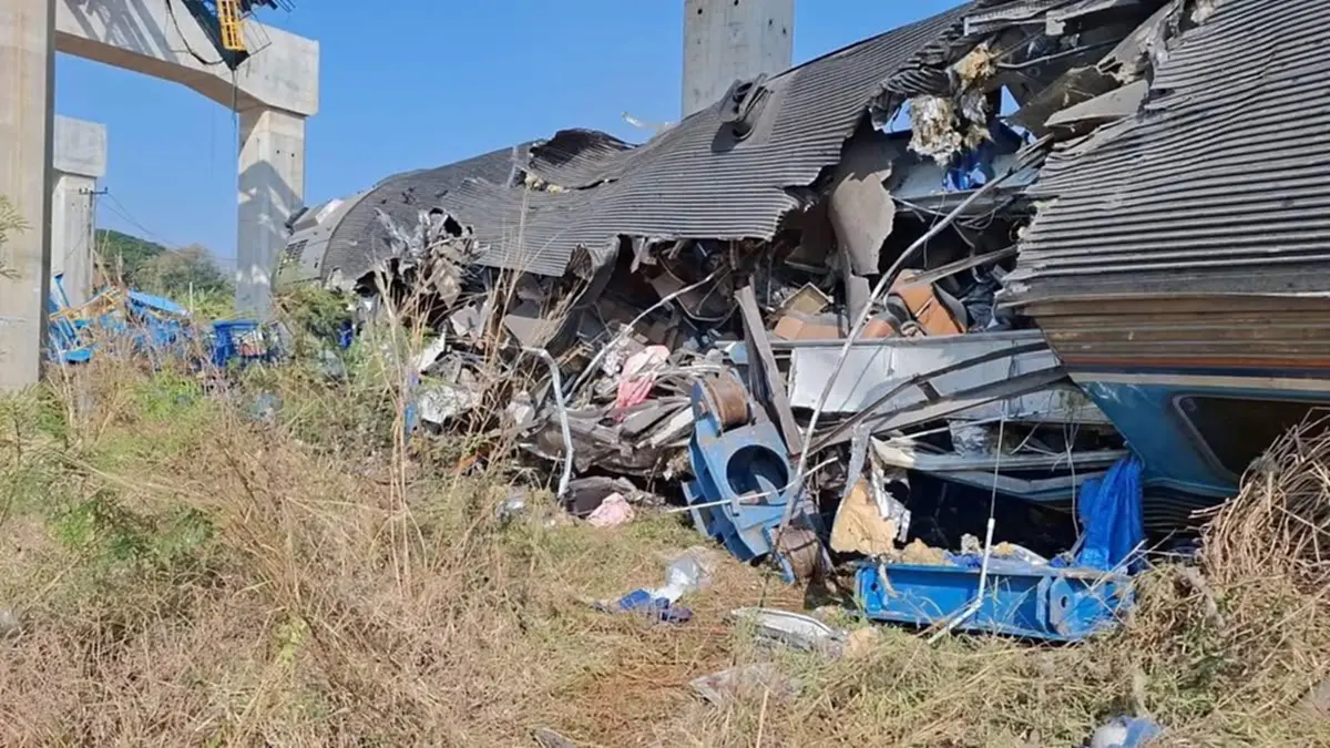 เปิดรายชื่อผู้บาดเจ็บ เครนก่อสร้างถล่มทับรถไฟที่โคราช