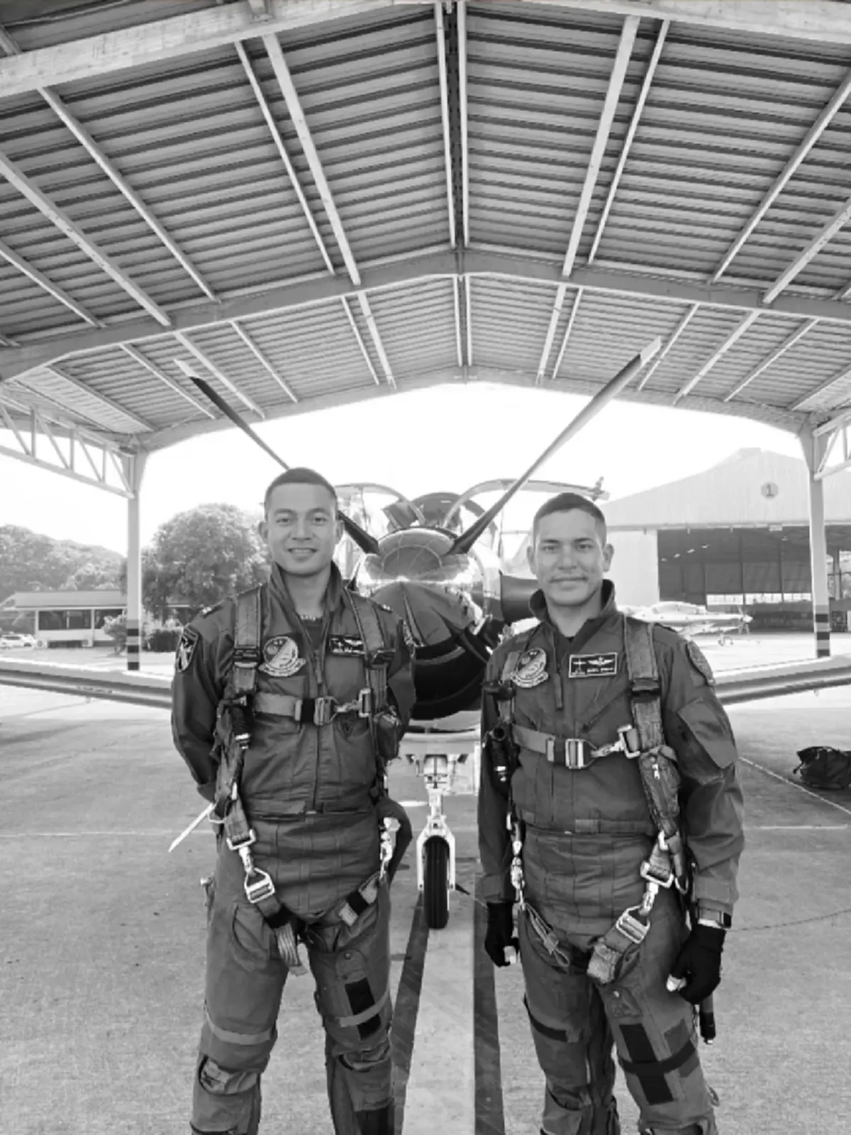 เปิดโพสต์เพื่อน สุดอาลัย 2 นักบินเสียชีวิต เครื่องบินทหารตกกลางป่า