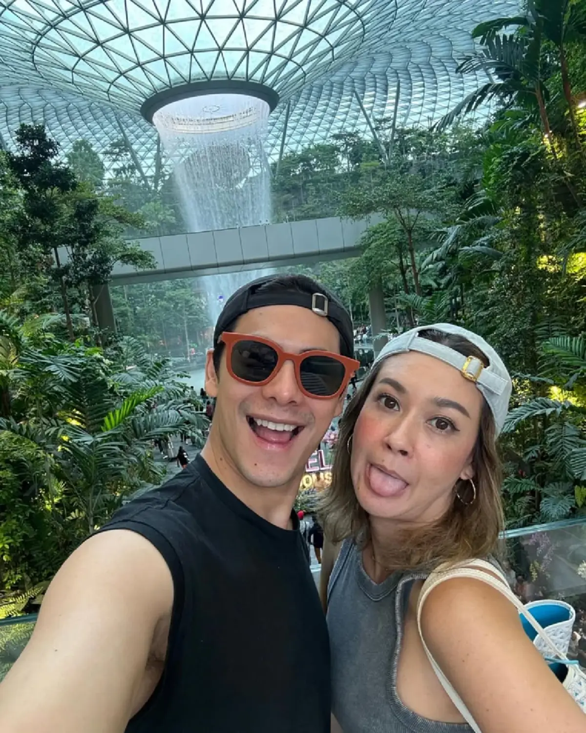 ย้อนเส้นทางรักตั้งแต่วัยใส ถึงวัยเลข 4 ภรรยาโพสต์อวยพรวันเกิด 