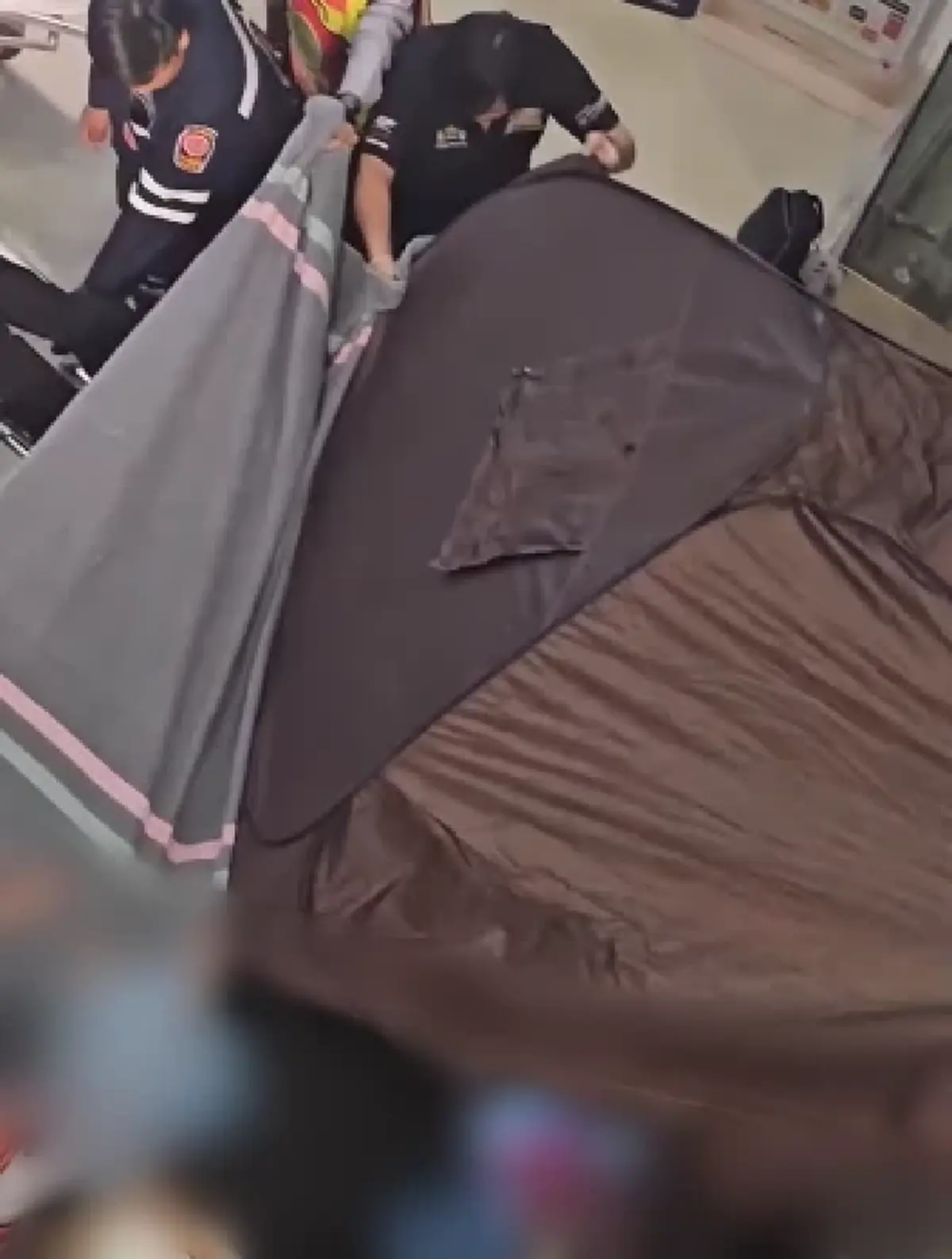 หนุ่ม 20 พลัดตกชั้น 4 ห้างดังบางใหญ่ เสียชีวิต ย้อนดูวงจรปิดตกใจ