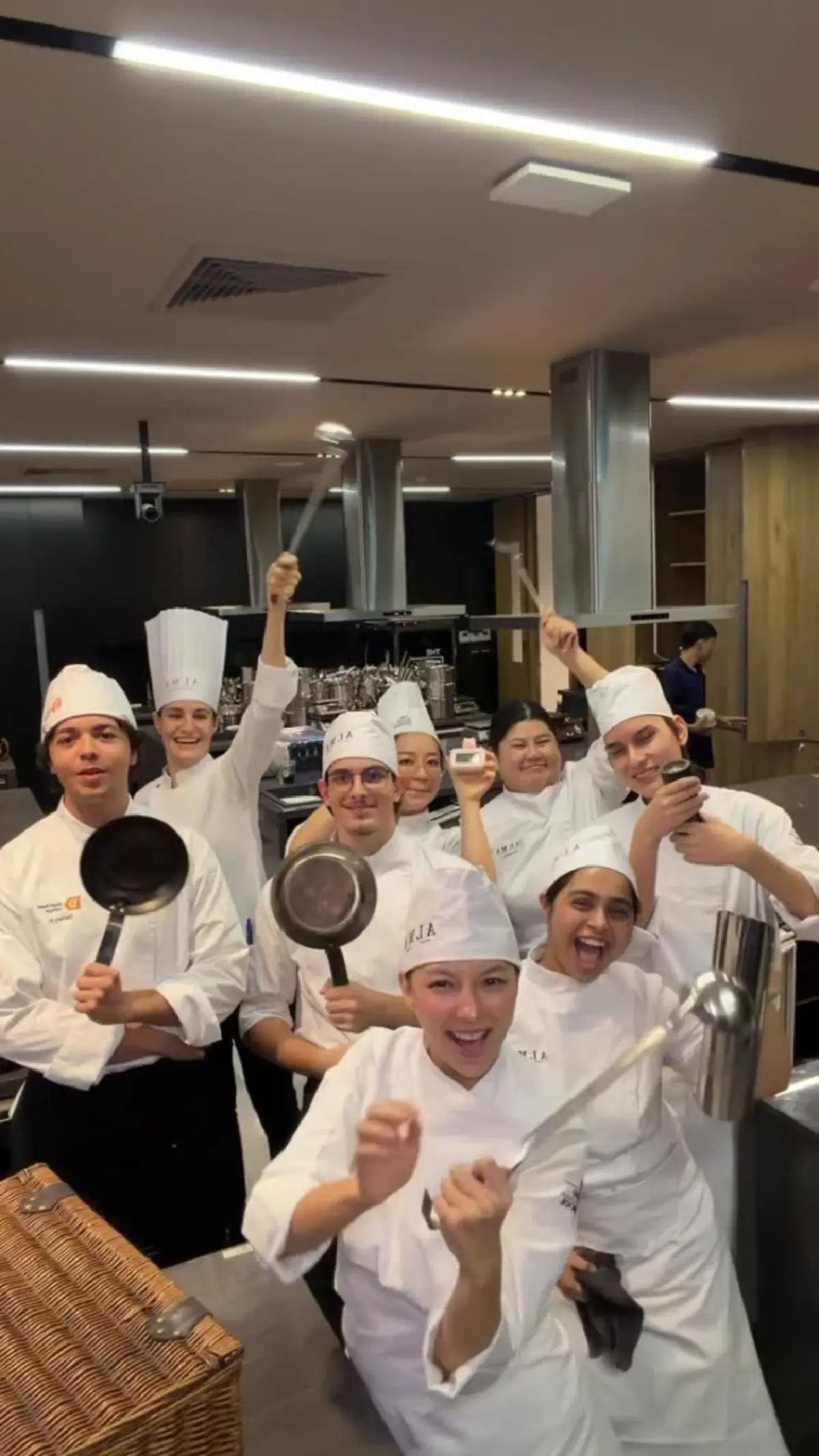 เติมเต็มฝันวัยเด็ก! “คารีสา” ปลื้มเรียนจบหลักสูตรทำอาหาร