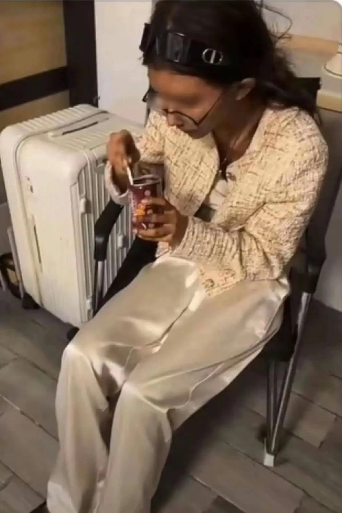 ถึงว่าอาการหนัก เปิดผลตรวจ เน็ตไอดอลจีนเร่ร่อน บาดเจ็บในกัมพูชา