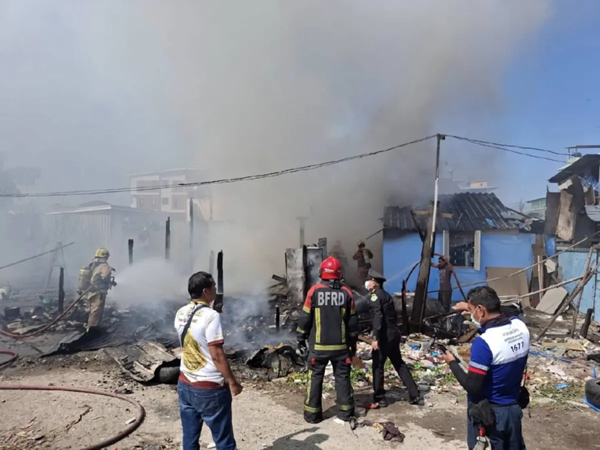 เกิดเหตุไฟไหม้บ้านซอยสุเหร่าคลองหนึ่ง 16 แยก 7 เขตคลองสามวา