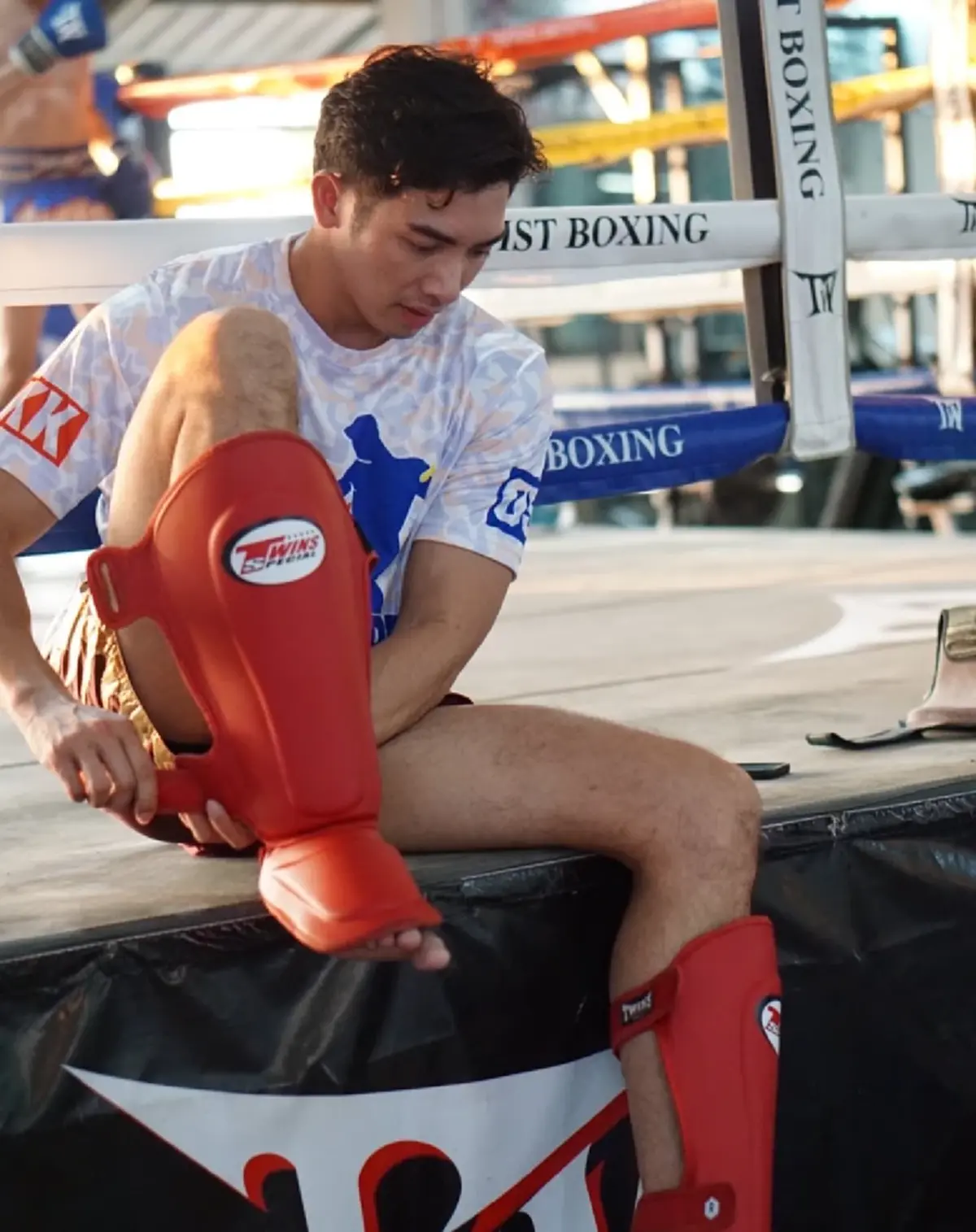 ลูกชายนักมวยในตำนาน บินกลับไทย หล่อทะลุนวมจนสาวๆ ใจละลาย 