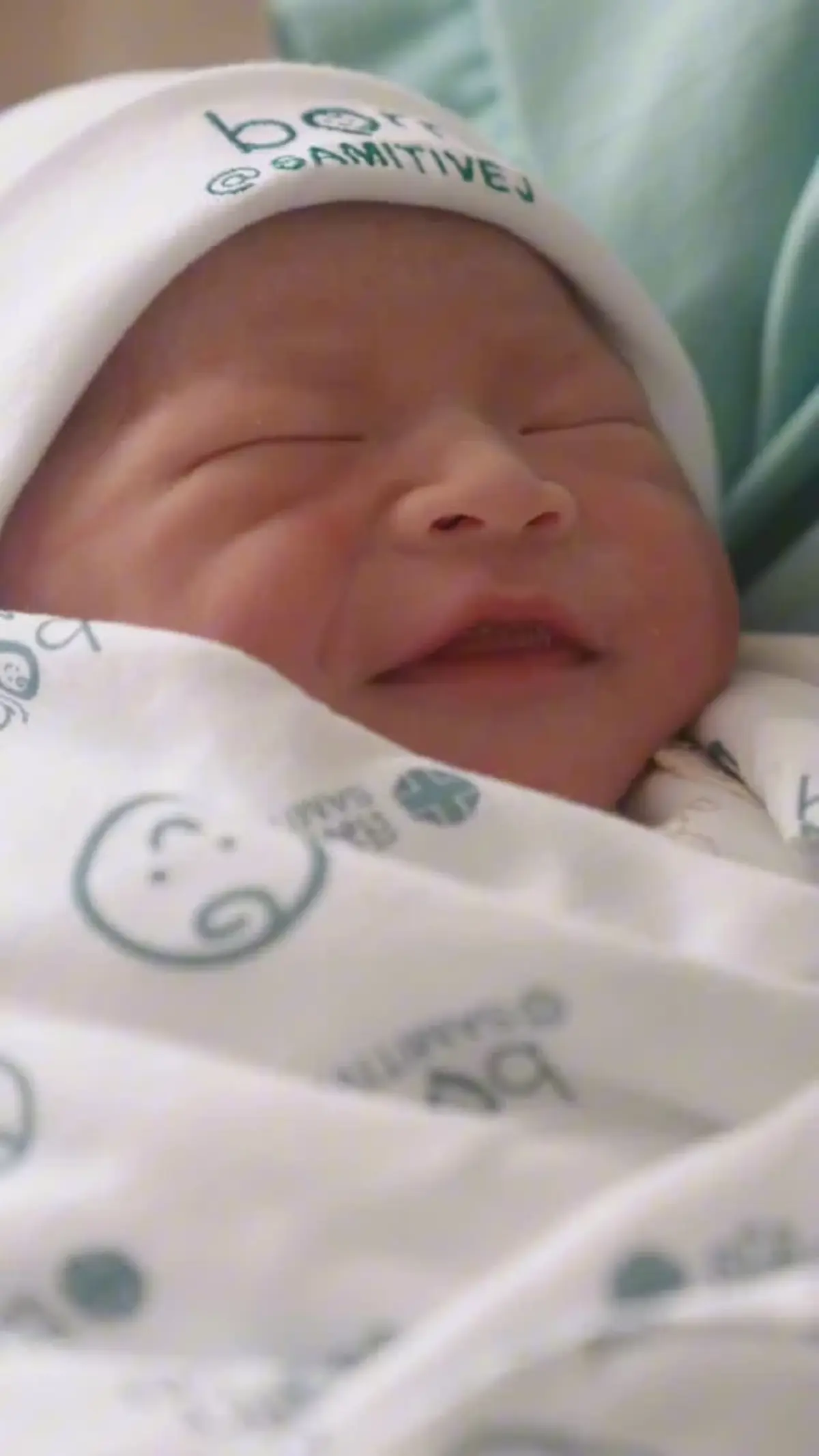 คุณพ่อป้ายแดง ภรรยาคลอดลูกชาย เผยโฉม “น้องพบรัก” น่ารักละมุนใจ