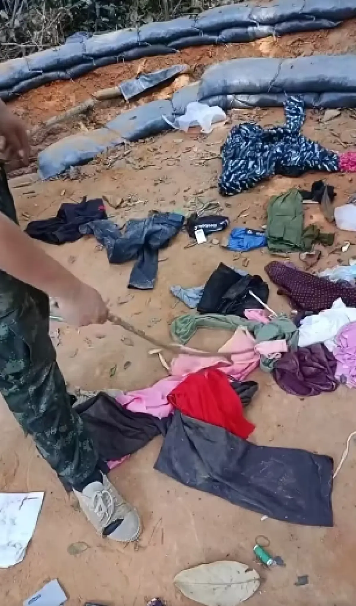 เปิดภาพ ฐานทหารเขมรหลังถูกยึด เห็นของที่ทิ้งไว้ถึงกับเหนือคาด