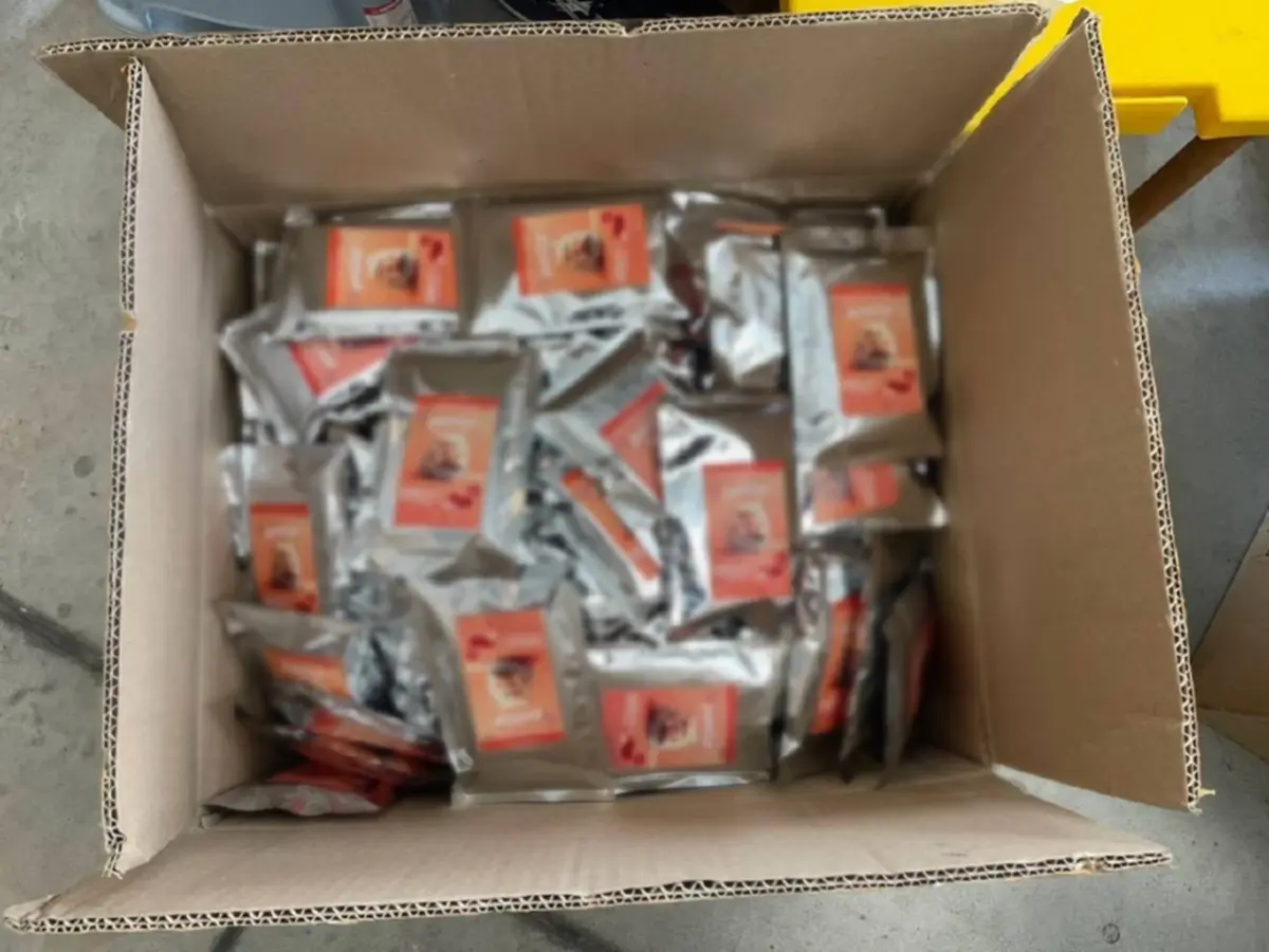 ทาสแมวระวัง บุกโกดังอาหารแมวเถื่อน แอบอ้าง-ใช้เลขทะเบียนปลอม