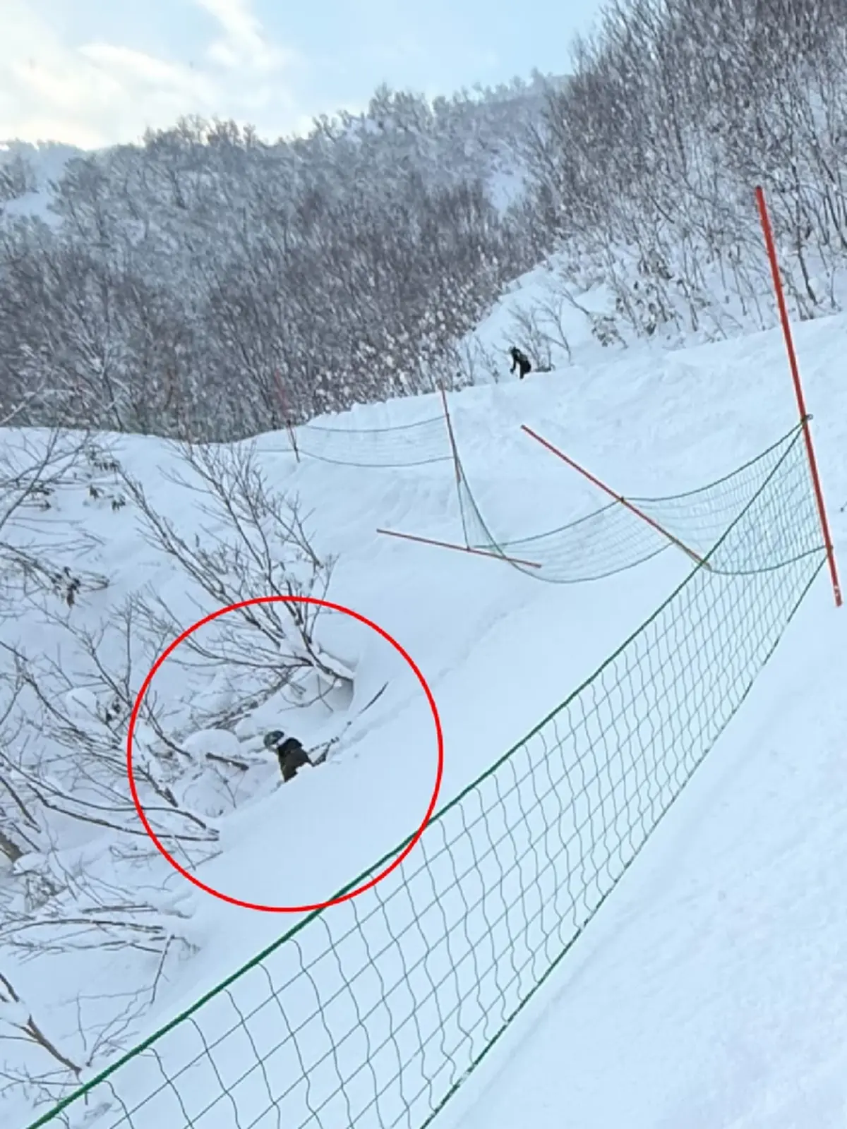 นาทีชีวิต อั๋น ภูวนาท เล่นสกีที่ญี่ปุ่นไถลตกเขา หวิดจมกองหิมะ