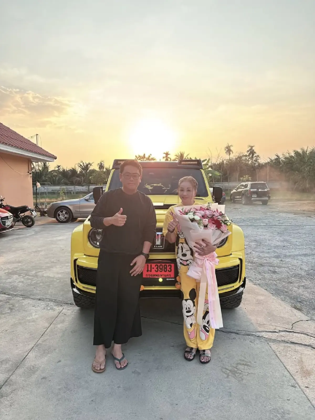 หวานไม่แผ่ว ซื้อรถหรูให้เมียรัก ชาวเน็ตโฟกัสเลขทะเบียน