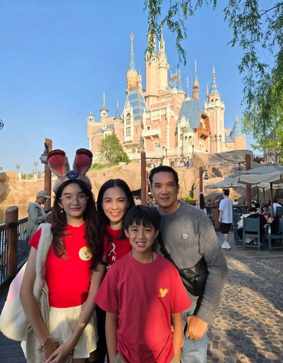 กบ สุวนันท์ โพสต์ซึ้งถึง บรู๊ค ดนุพร ครบรอบแต่งงาน 17 ปี