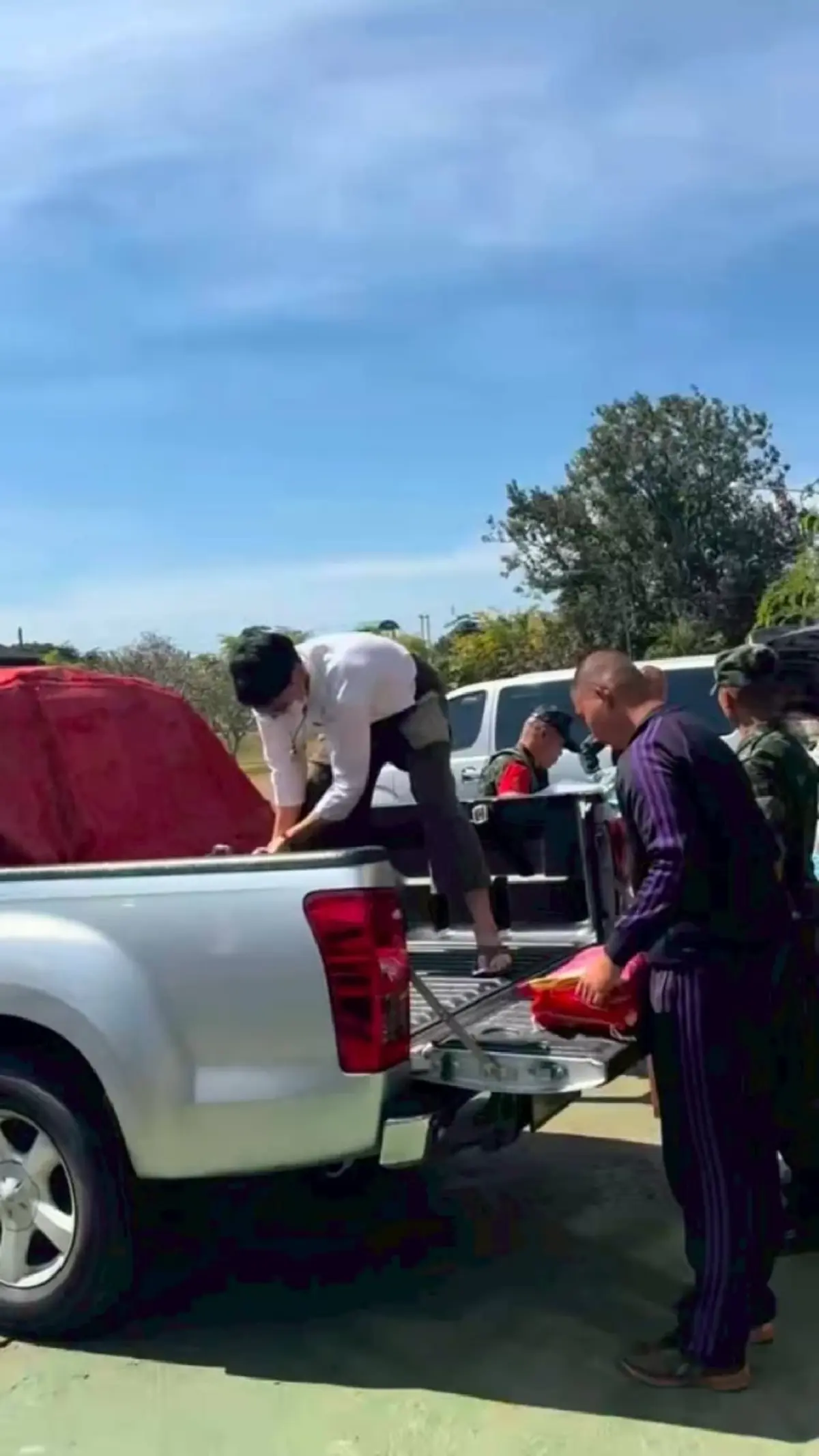 คลิปล่าสุด บี้ สุกฤษฎิ์ หลังหายจากวงการไปนาน แห่คอมเมนต์สนั่น 