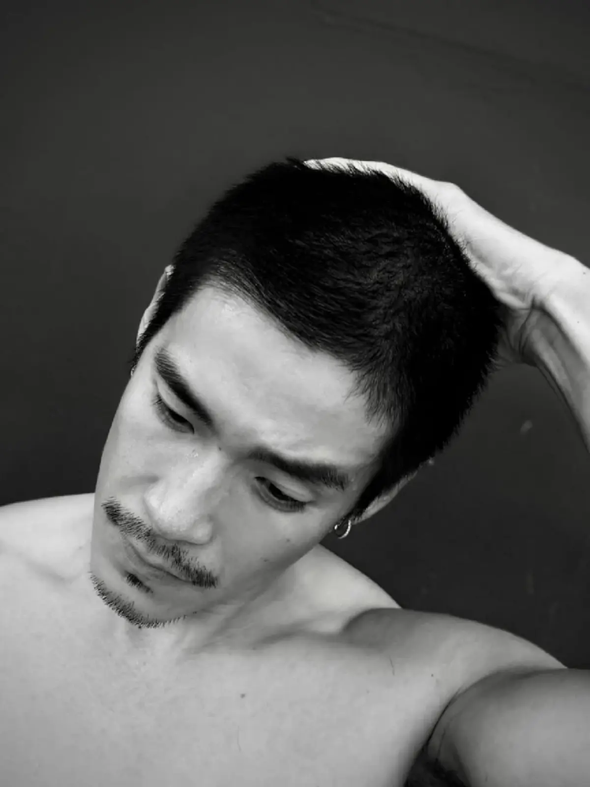 ลุคล่าสุด “อาเล็ก” หล่อกร้าวใจ “โบว์ เมลดา” ยังต้องร้องอื้อหือ