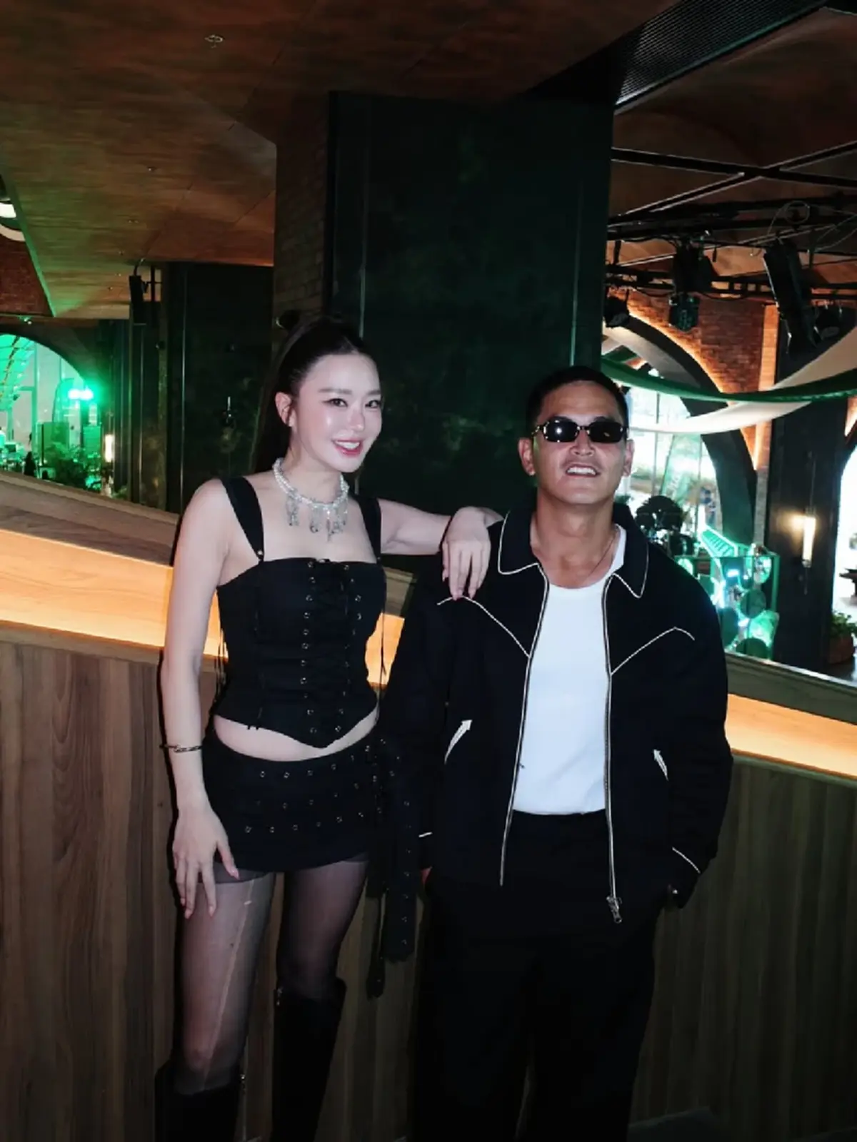 นานๆ ได้เห็นลุคนี้  “สงกรานต์ เตชะณรงค์” ในลุคตำรวจเต็มยศ 