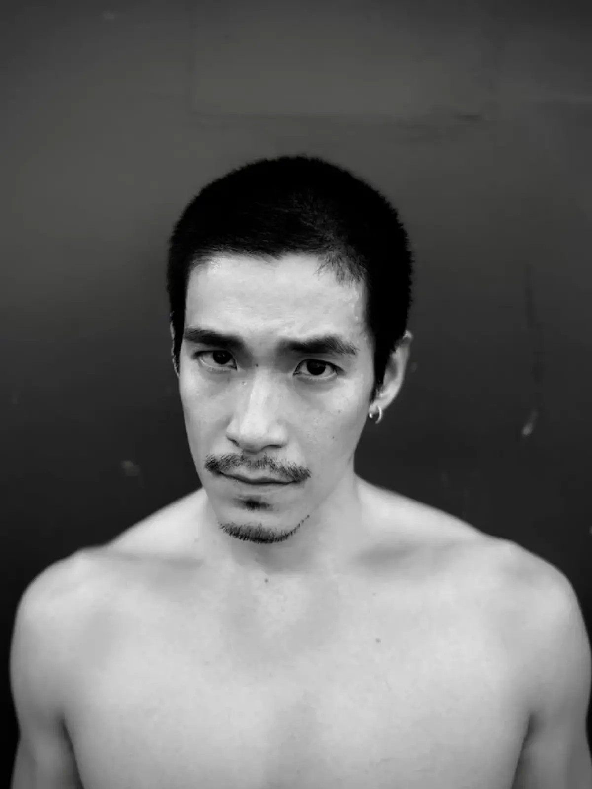 ลุคล่าสุด “อาเล็ก” หล่อกร้าวใจ “โบว์ เมลดา” ยังต้องร้องอื้อหือ