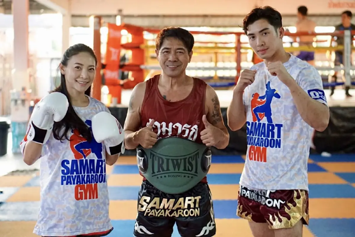 ลูกชายนักมวยในตำนาน บินกลับไทย หล่อทะลุนวมจนสาวๆ ใจละลาย 