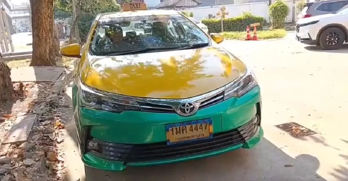 นักศึกษาชาวจีนขอบคุณประเทศไทย แท็กซี่พลเมืองดีเก็บเงินแสนคืน