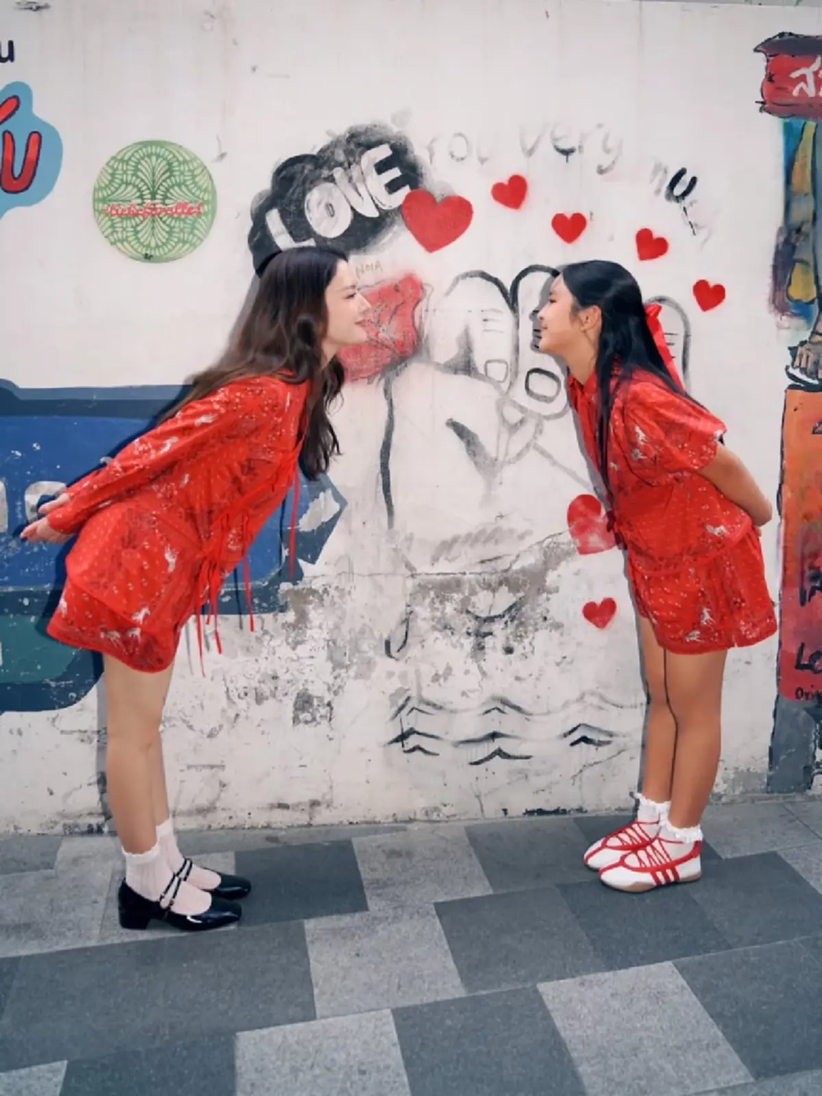 ออร่าพุ่งทั้งคู่! “น้องปีใหม่” ควง “แอฟ ทักษอร” ใส่ชุดจีน