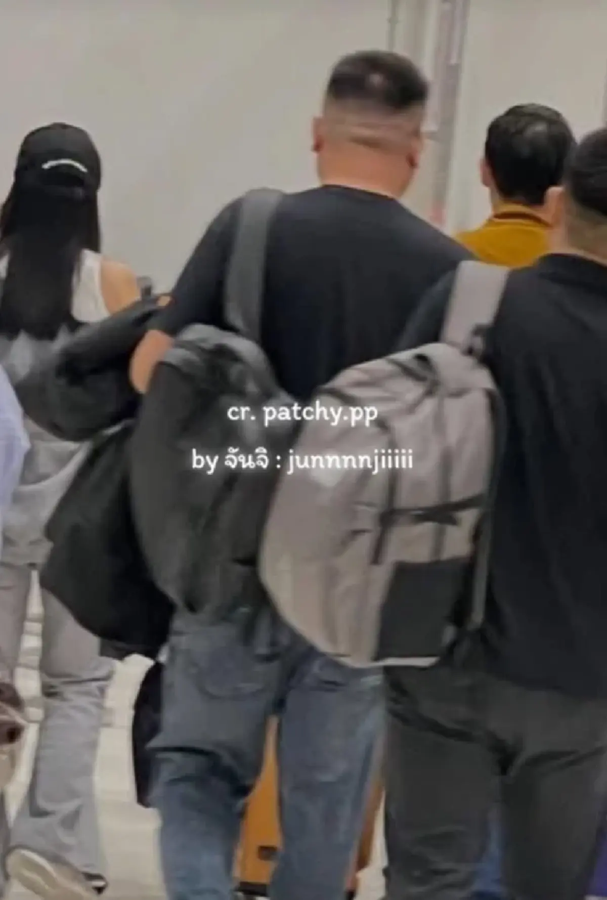 หลุดภาพ "ทิม พิธา" ควงดาราดัง เที่ยวต่างประเทศ แฟนคลับลุ้นเปิดตัว