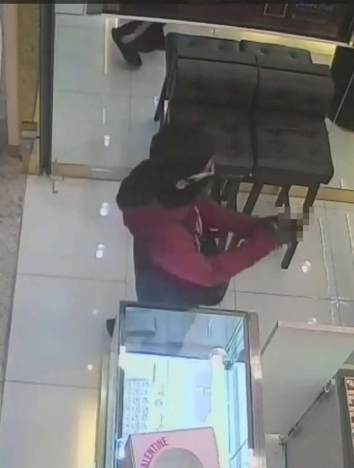 จับส่งฟ้องศาลแล้ว หนุ่มบุกป่วนร้านทอง อ้าง "ซ้อมปล้น"