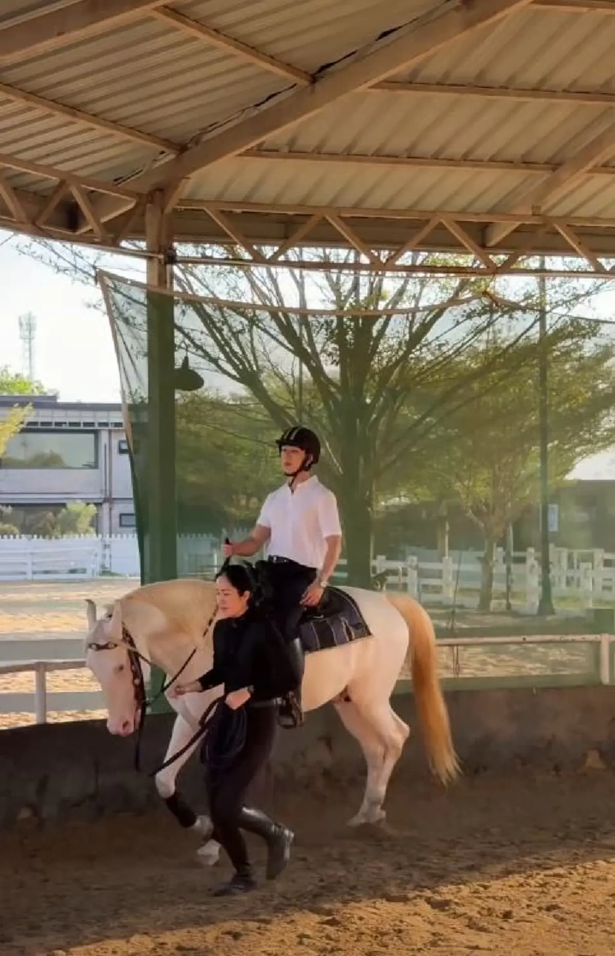 ไวรัลสนั่น ยูทูบเบอร์ดังตกม้า เจ็บหนัก รู้สาเหตุถึงกับอึ้ง