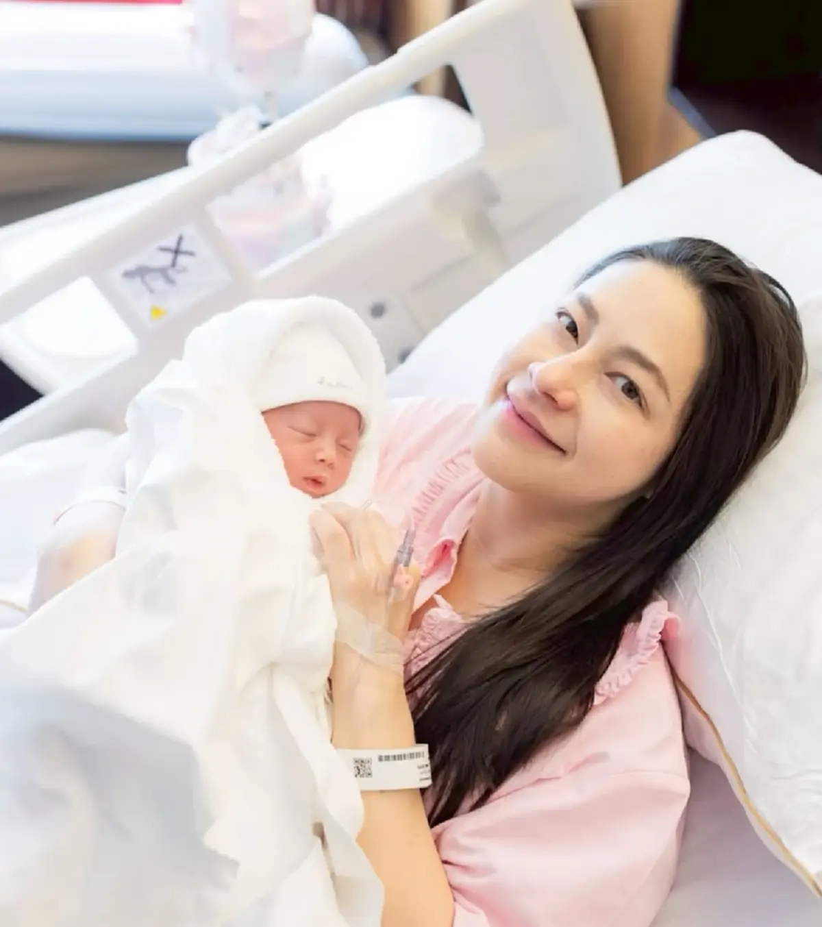 เปิดภาพแรก “น้องนาลียา” ลูกสาวคนที่ 2 ของ “นาตาลี–ฟลุ๊ค”