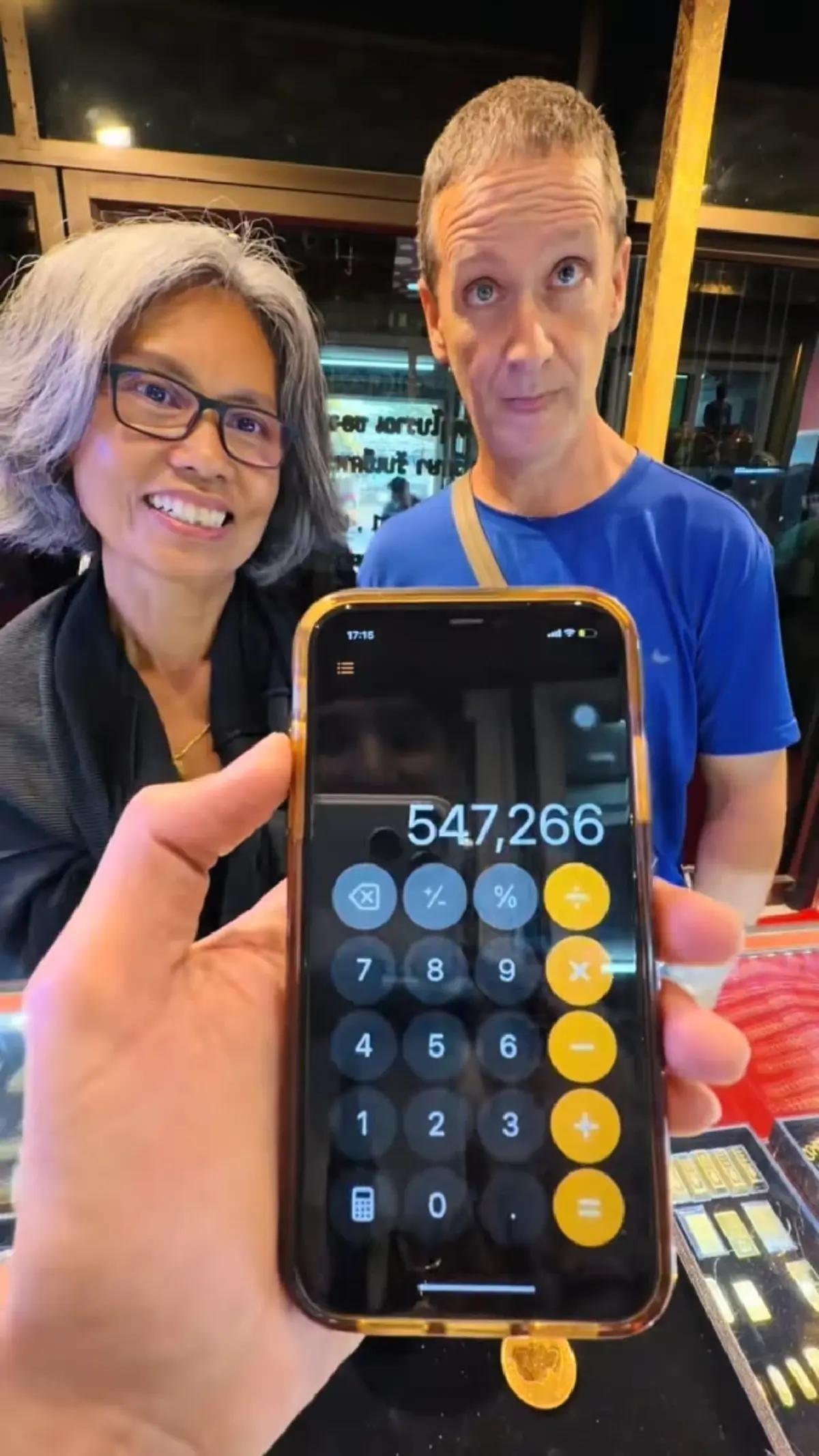 คู่รักหอบทองสะสมมาขาย หวังได้พอประมาน ผลตรวจออกมาทำคาดไม่ถึง