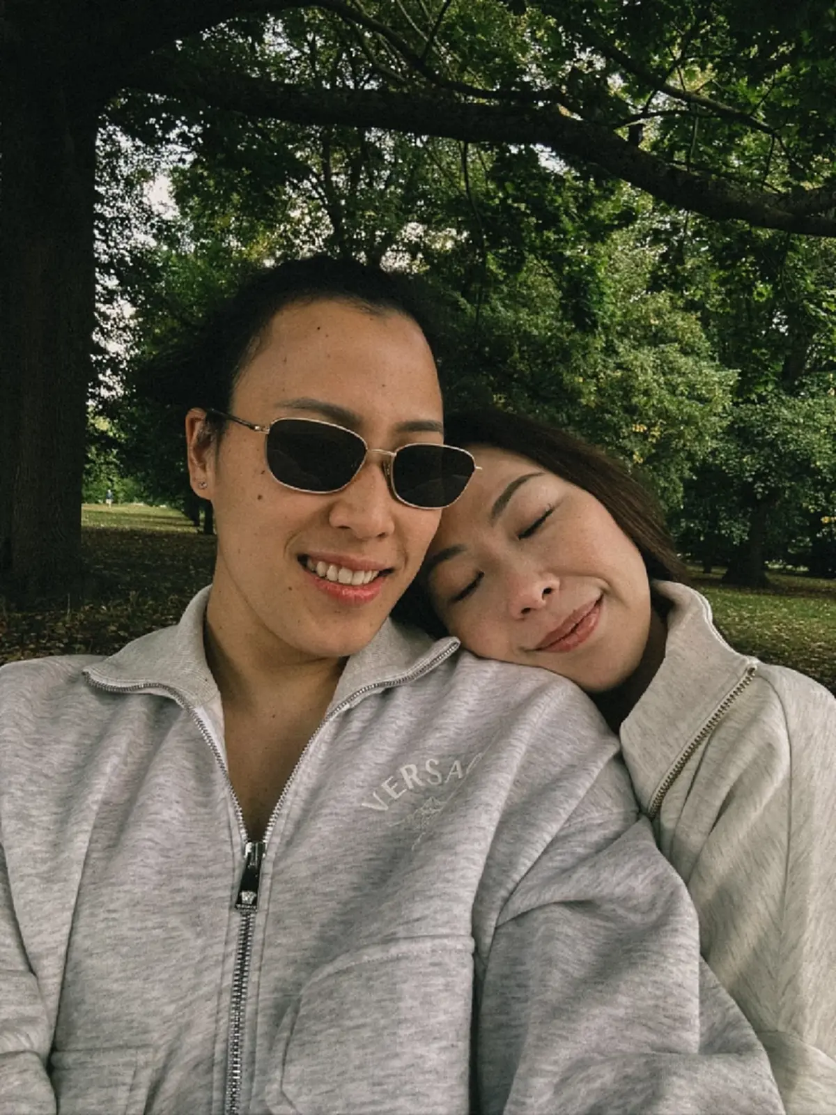 โฟกัสผิดจุด ลูกสาวอนุทิน ในวันที่พ่อจดทะเบียน สะดุดตาสาวข้างกาย