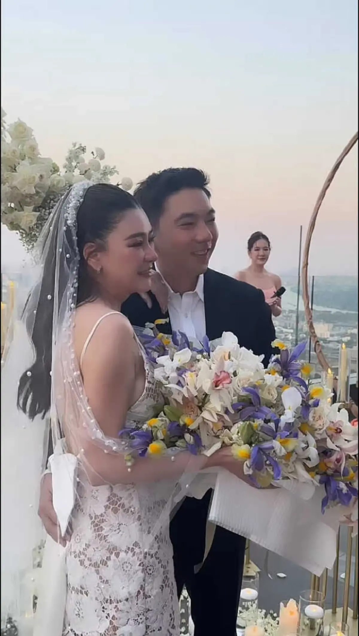 โอ๋ ภัคจีรา ปล่อยโฮ แฟนหนุ่มรุ่นน้อง เซอร์ไพรส์คุกเข่าขอแต่งงาน