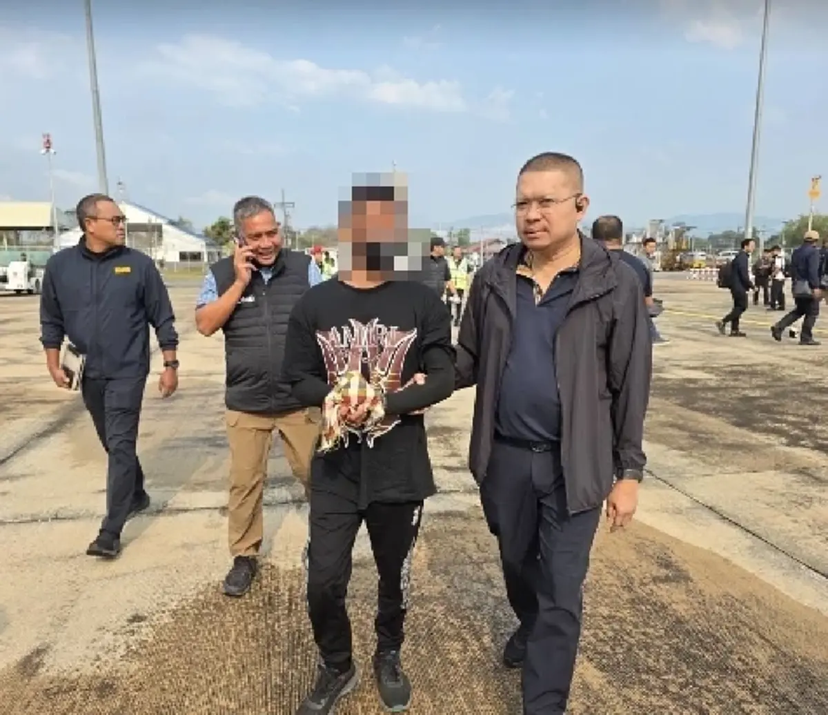 คุมตัว “ทิว” ผู้ต้องหาคดีชิงทองห้างดังย่านสุขุมวิท 50 ถึง สน.พระโขนง