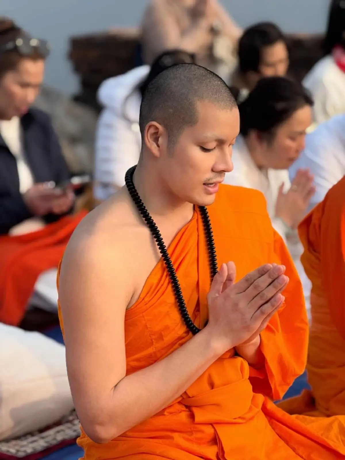 หลวงพี่สุดละมุน ลงคลิปหาบ้านให้แมว แต่ละคอมเมนต์พร้อมลงอเวจี