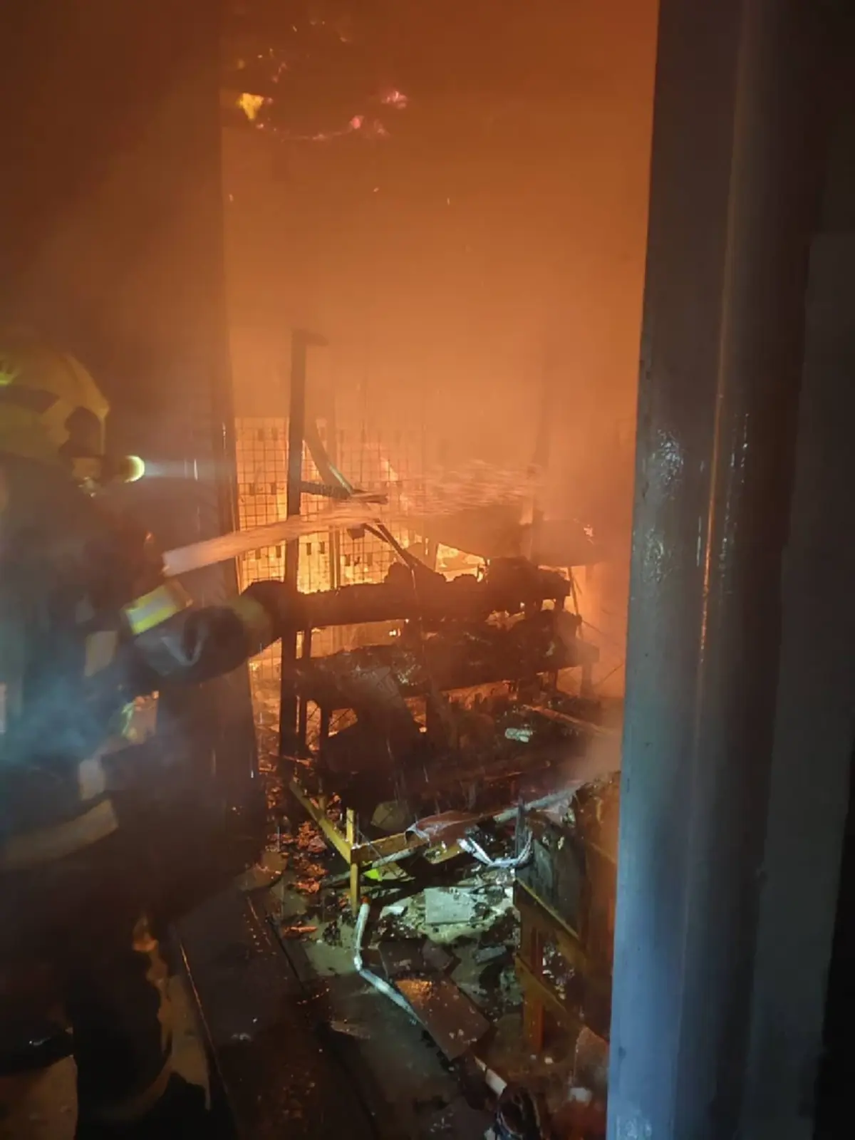 ด่วน! ไฟไหม้"ตลาดนัดจตุจักร"กลางดึก วอดแล้ว 28 ร้าน