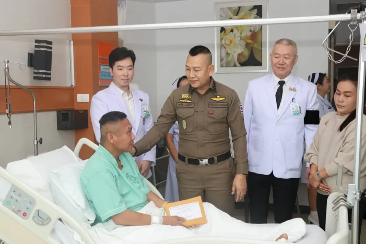 ผบ.ตร.เยี่ยมให้กำลังใจ ตชด.แนวหน้า ที่ยังรักษาตัวที่โรงพยาบาลตำรวจ