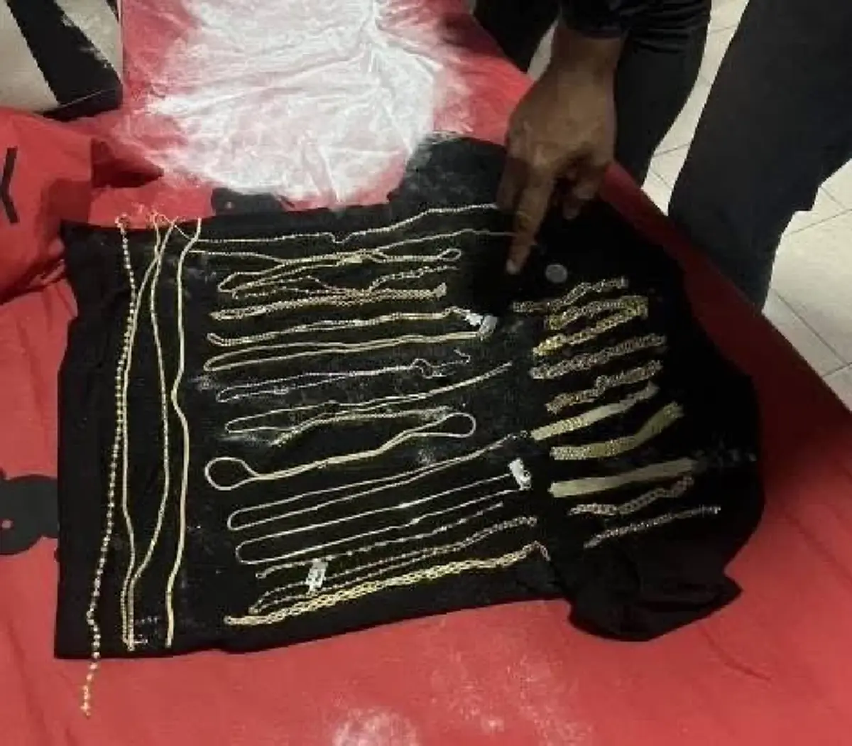 จับแล้ว คนร้ายบุกชิงทองกว่า 30 เส้น ที่แท้เยาวชนวัย 15 ปี