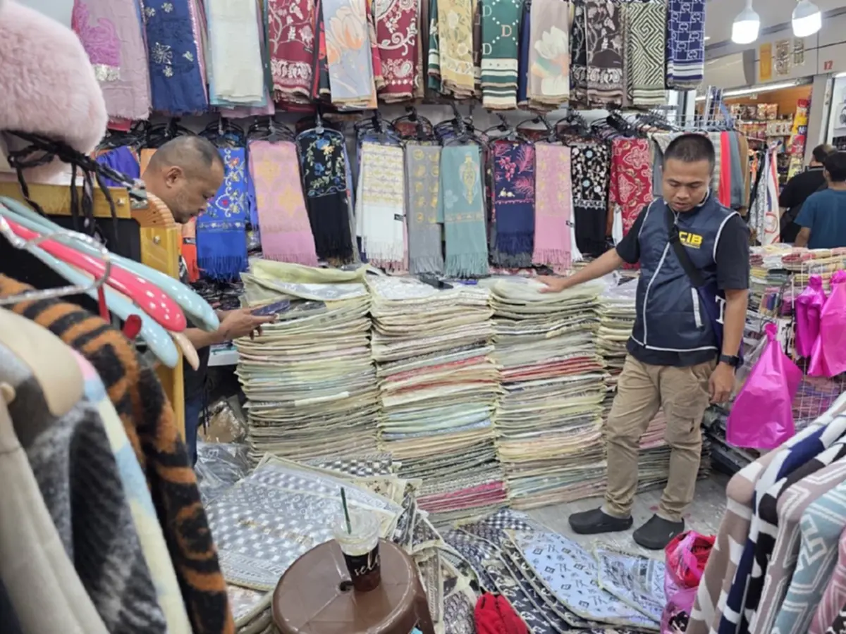 กวาดล้างต่างด้าวลูกจ้างทุนจีน หลอกขายสินค้าปลอมนทท.กลางกรุงฯ