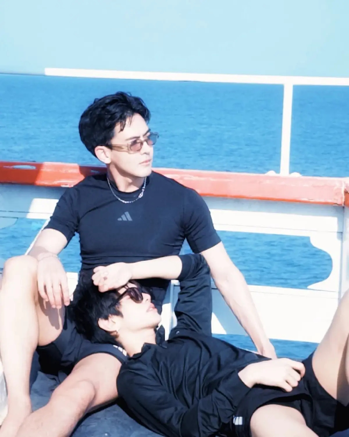 อะไรยังไง พระเอกดัง โพสต์ภาพคู่หนุ่มปริศนา เสิร์ฟโมเมนต์หวาน