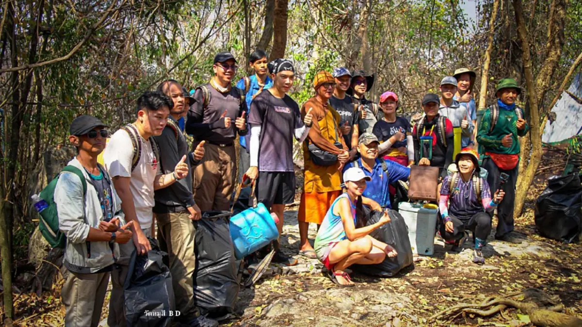 จิตอาสาขนน้ำ 3,000 ลิตร เติมแหล่งน้ำช่วยสัตว์ป่าเขาใหญ่