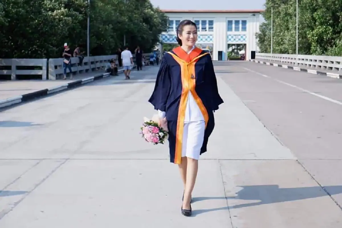 สุดยอดแม่พิมพ์ ครูสาวคว้าปริญญาใบที่ 9 ในชีวิต ไม่หยุดพัฒนาตน