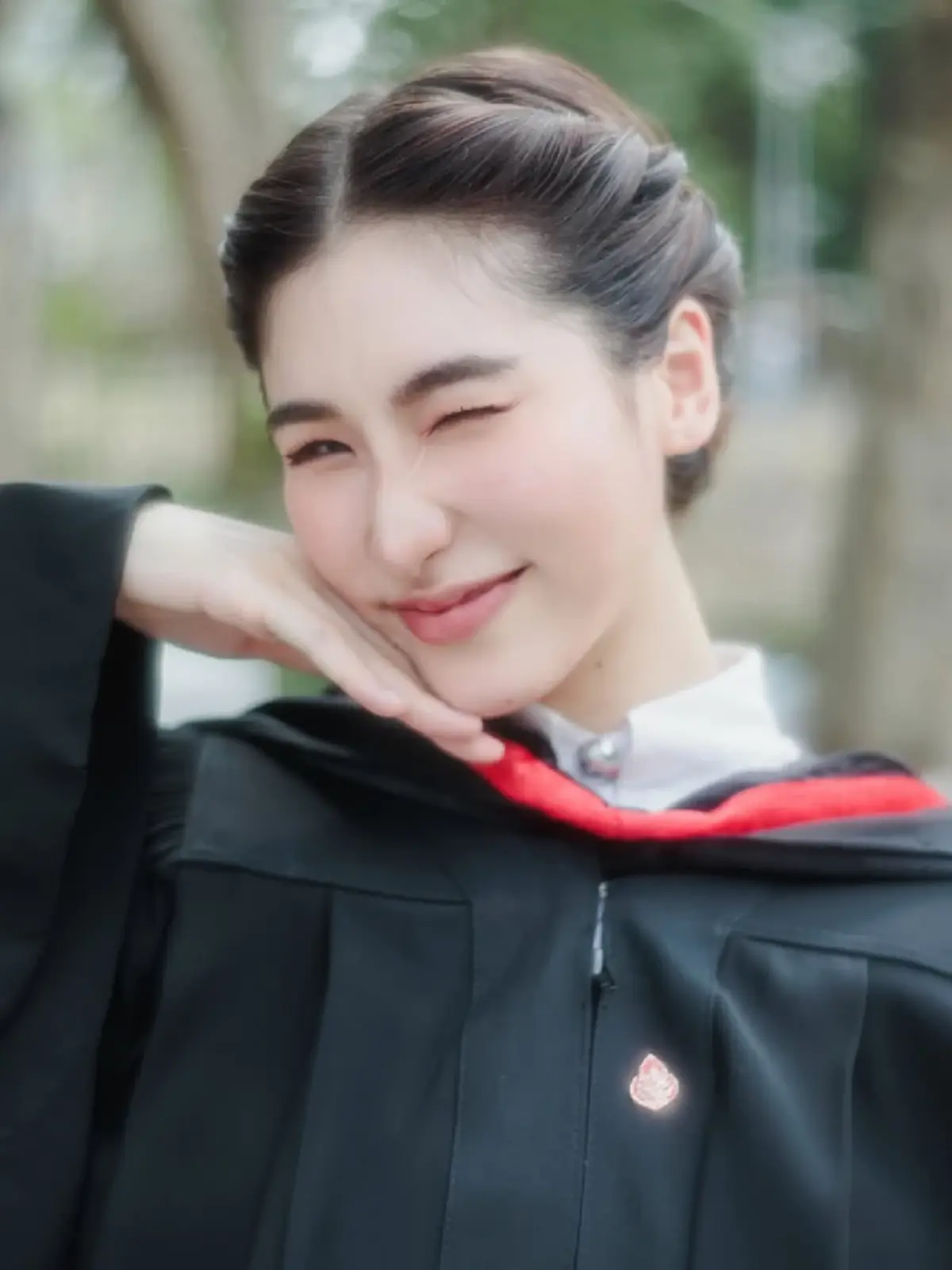 ลูกสาวบ้านทองเจือ คว้าบัณฑิตเกียรตินิยมอันดับ 1 ศิลปากร