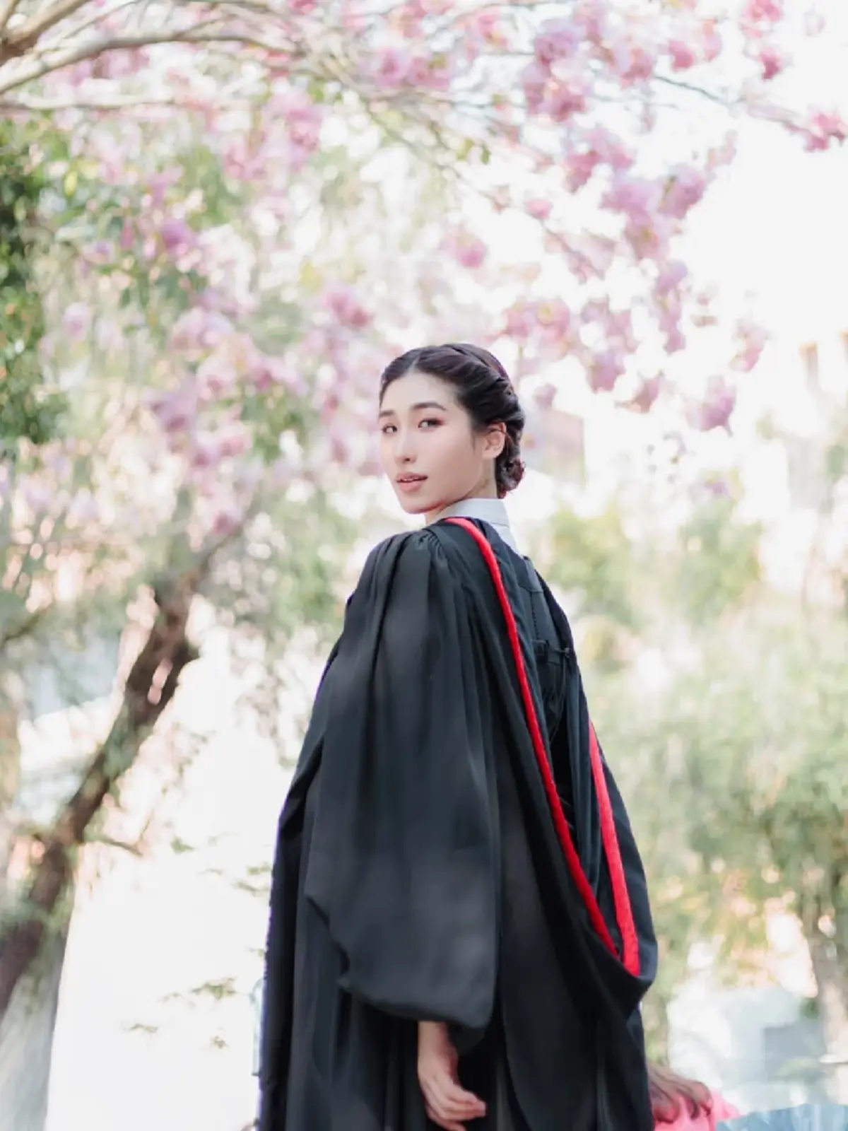 ลูกสาวบ้านทองเจือ คว้าบัณฑิตเกียรตินิยมอันดับ 1 ศิลปากร