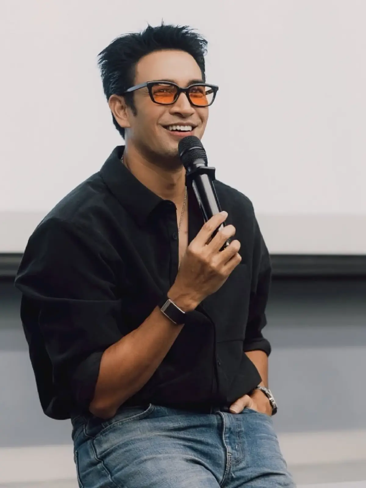 นักศึกษาฮือฮา ม.รังสิต เปิดตัวอาจารย์พิเศษ ที่เเท้พระเอกดัง