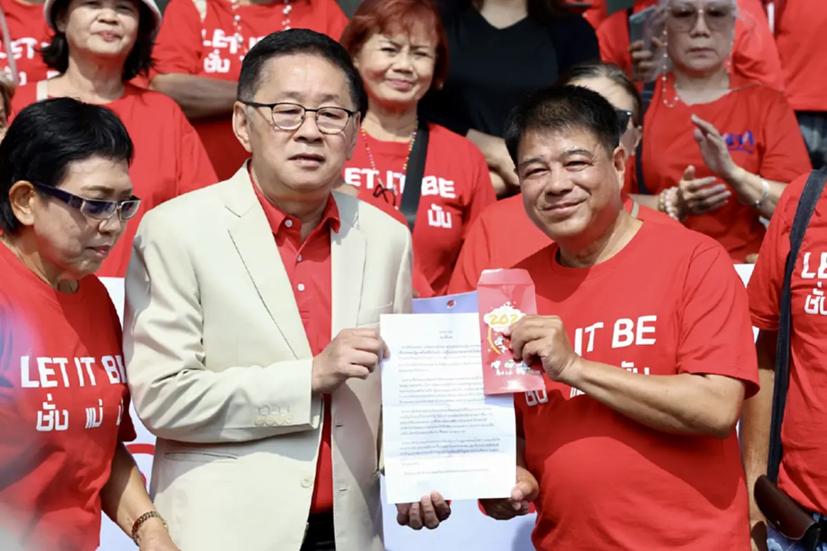 มวลชนคนเสื้อแดงรวมพลังหน้าเพื่อไทย หนุนพรรคร่วมรัฐบาลใหม่