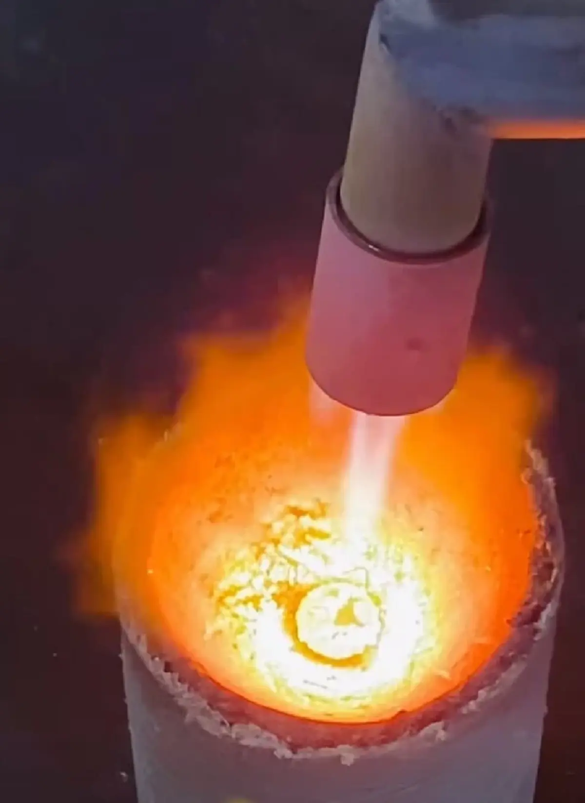 หนุ่มทอดแห เจอ ทองโบราณ ให้ช่างหลอมพิสูจน์ รู้มูลค่าแล้วตกใจ