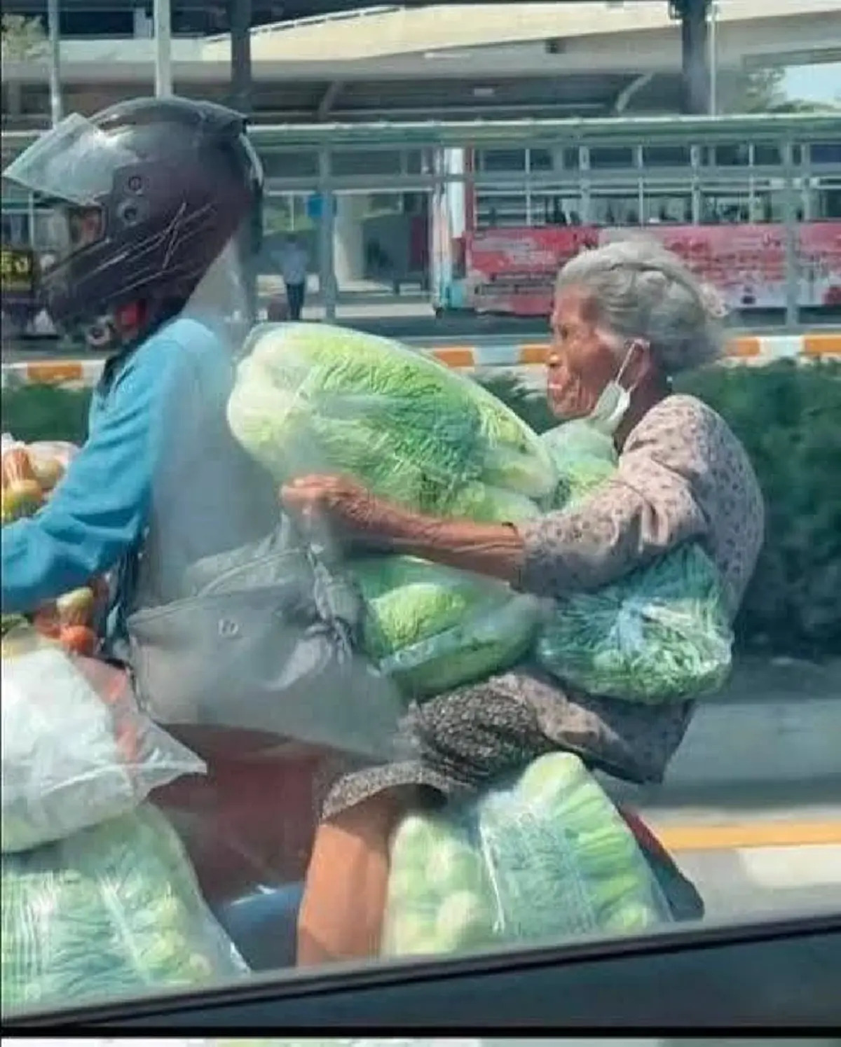 เปิดรายได้คุณยายขายผัก หลังไวรัล กู้ก่อนขาย ทุกบาทคือความหวัง