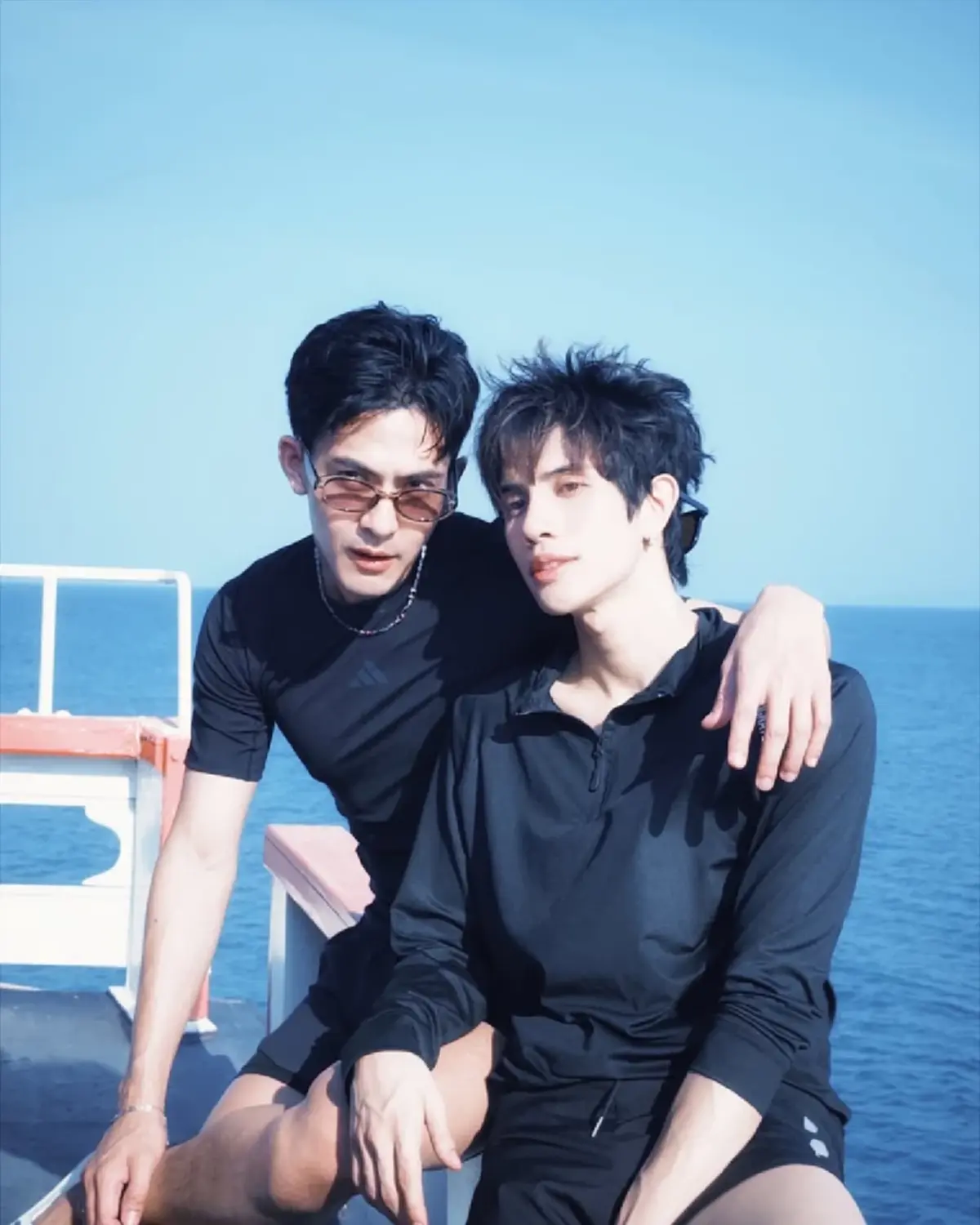 อะไรยังไง พระเอกดัง โพสต์ภาพคู่หนุ่มปริศนา เสิร์ฟโมเมนต์หวาน