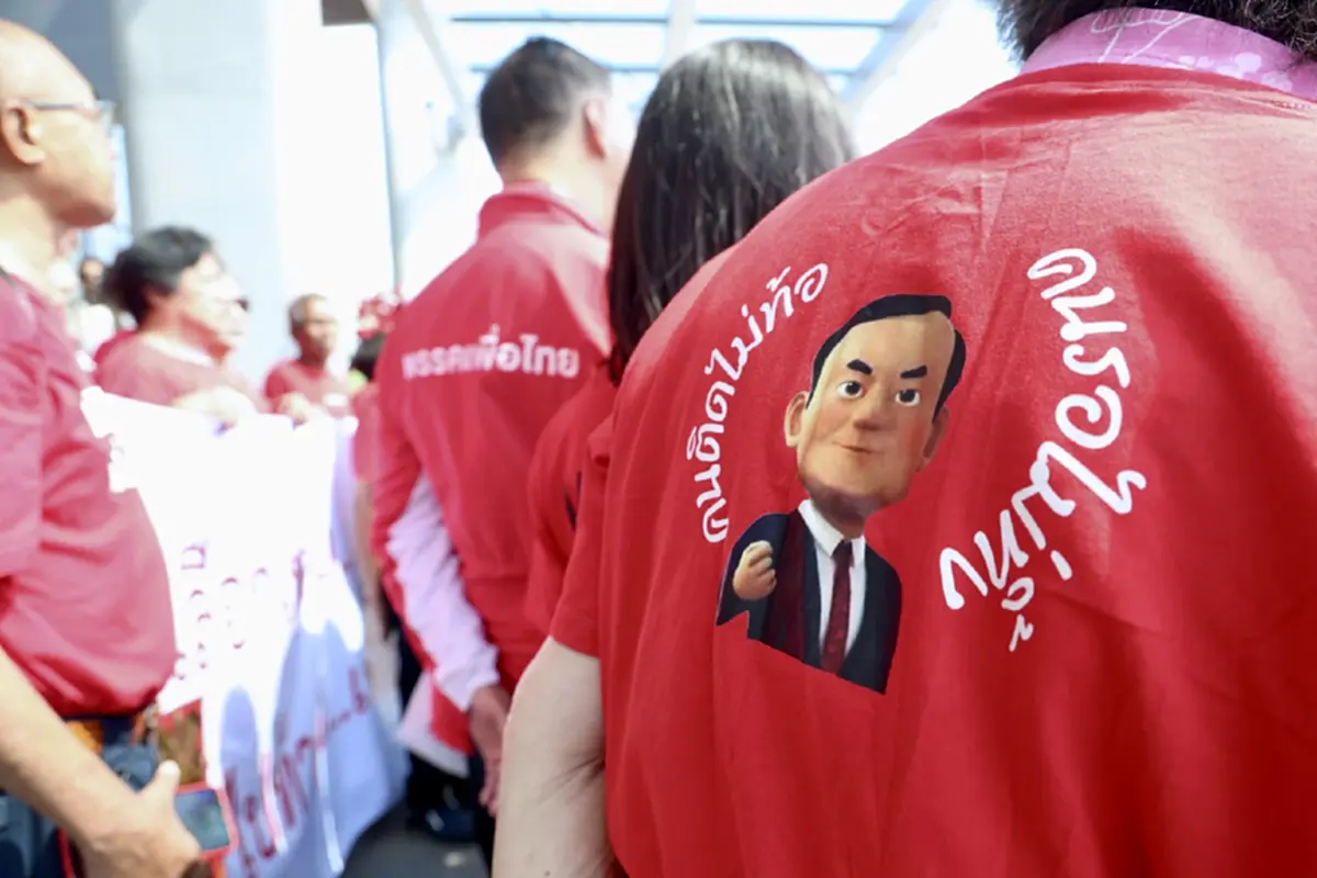 มวลชนคนเสื้อแดงรวมพลังหน้าเพื่อไทย หนุนพรรคร่วมรัฐบาลใหม่